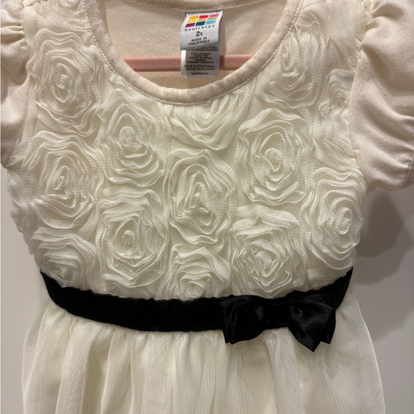 Healthtex 2T Girls Rosette Cream and Black Formal Short Sleeve Top Blouse - Picture 4 of 4